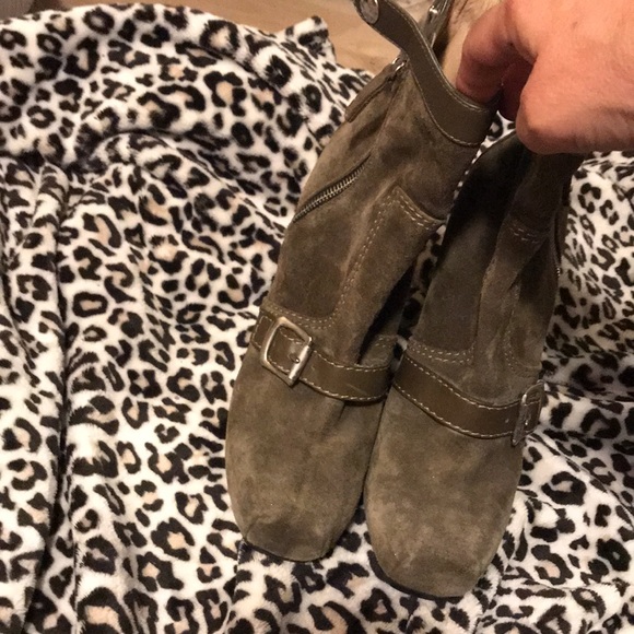 Priaipas Olive suede booties - Picture 2 of 2